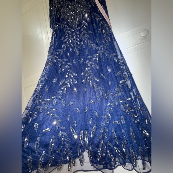 NWT | Mac Duggal 6023 Midnight Long Sleeve Neckline Embellished Gown Size 6 - Picture 9 of 11